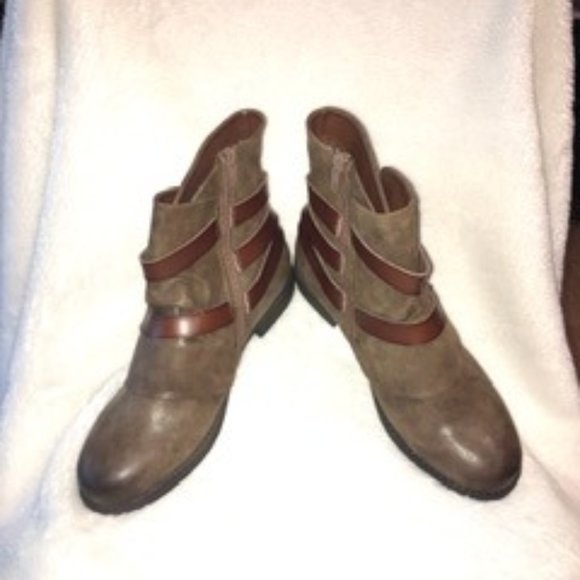 (NEW) Pop Brown Distressed Ankle Boots - Size 11M - Picture 3 of 7